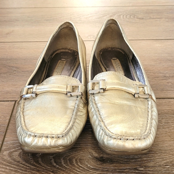 Ecco Gold Leather Slip On Loafers - Picture 2 of 4